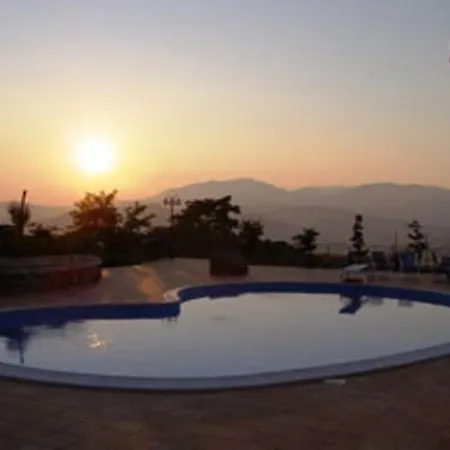 Alloggio per agriturismo Agriturismo Tenuta Castagna *
